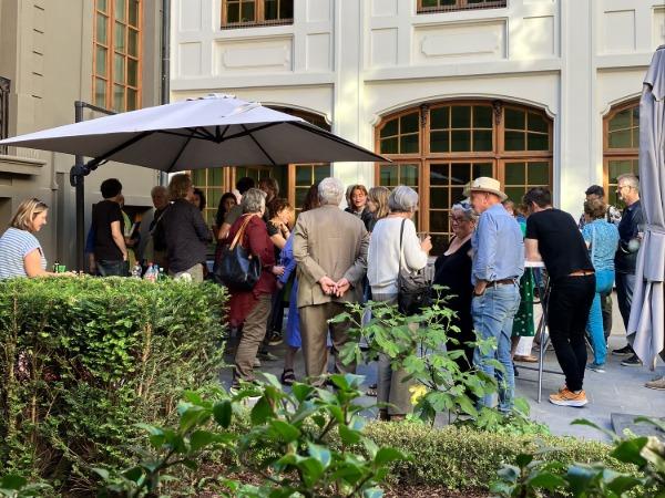 Receptie in de tuin tijdens Literair Zomerlief
