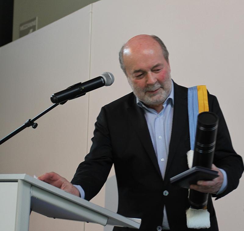 Volle zaal voor hommage aan kersvers eredoctor Leonard Nolens