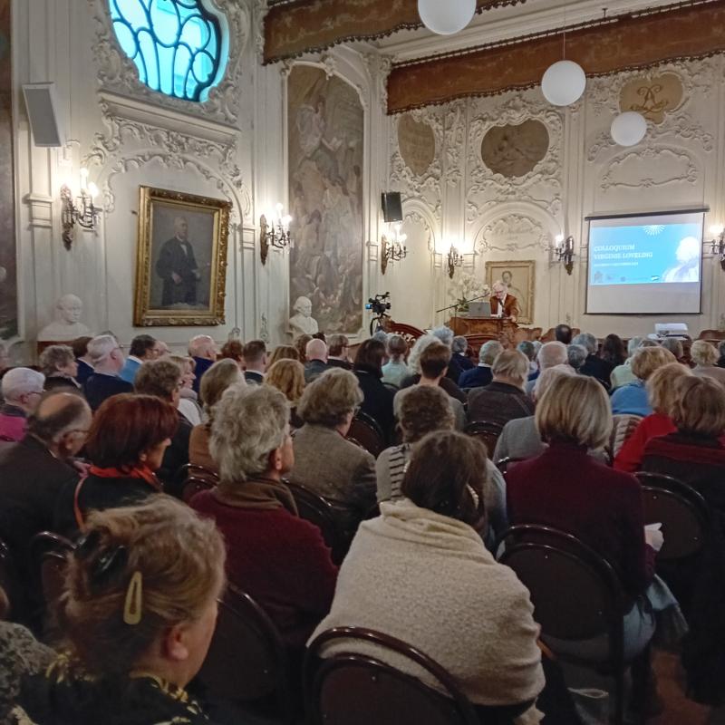 Herbeleef het Colloquium Virginie Loveling op YouTube en in Verslagen en Mededelingen