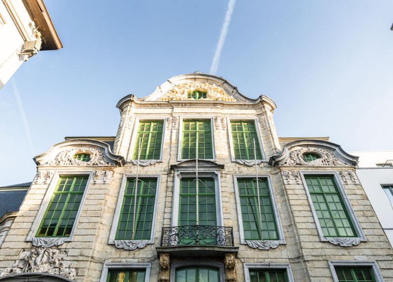 Een klap voor het Nederlands in Vlaanderen: zware besparingen bij de KANTL