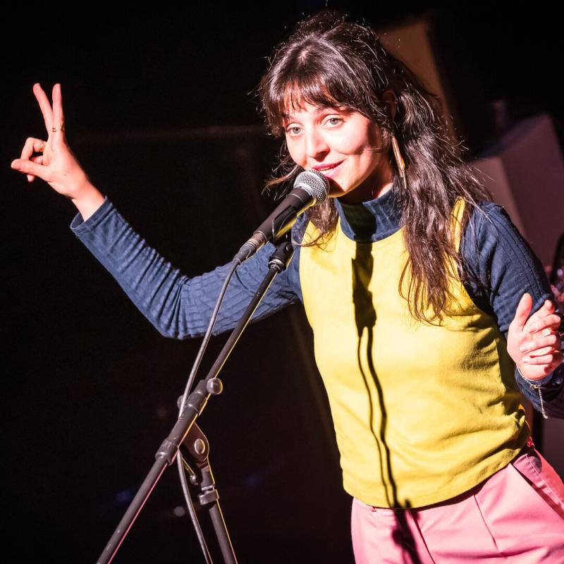 Poetry Slam x Vriendenmatch = Vriendenslam - gepresenteerd door Loeke Vanhoutteghem