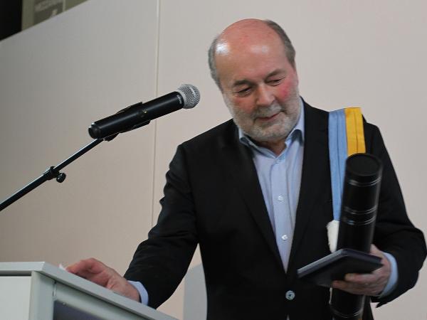 Volle zaal voor hommage aan kersvers eredoctor Leonard Nolens