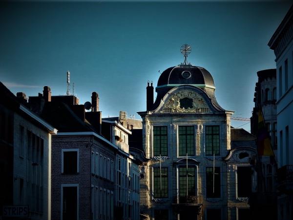 NACHT VAN DE CANON: spetterend literair feest van zonsondergang tot diep in de nacht