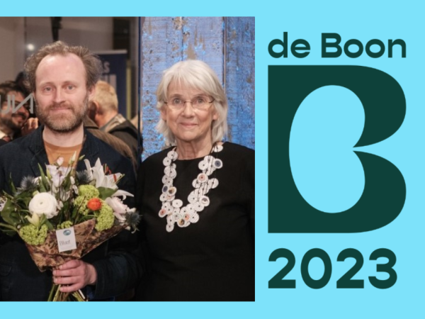 Twee duiven met een Boon