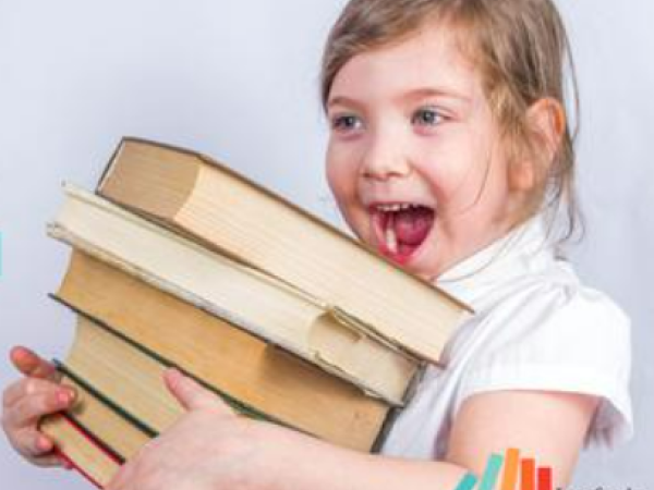 Letterbende krijgt eerste Leesfonds-boekenpakket