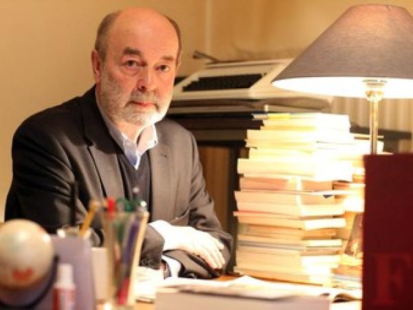 UGent reikt eredoctoraat uit aan Leonard Nolens